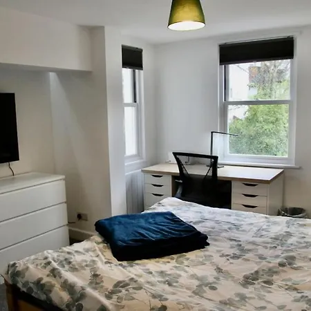 Vernon Place Town Centre, Vernon Cottage 3-Bed With Parking, 1A Vernon Court 2-Bed With Parking, 1B Studio No Parking, Off The High Street Next To Sandford Park Cheltenham Exterior photo