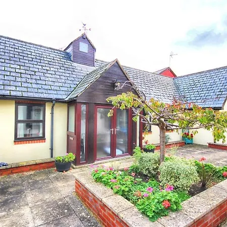 Vernon Place Town Centre, Vernon Cottage 3-Bed With Parking, 1A Vernon Court 2-Bed With Parking, 1B Studio No Parking, Off The High Street Next To Sandford Park Cheltenham Exterior photo