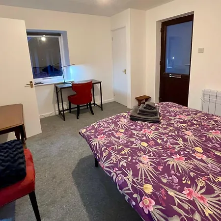 Vernon Place Town Centre, Vernon Cottage 3-Bed With Parking, 1A Vernon Court 2-Bed With Parking, 1B Studio No Parking, Off The High Street Next To Sandford Park Cheltenham Exterior photo