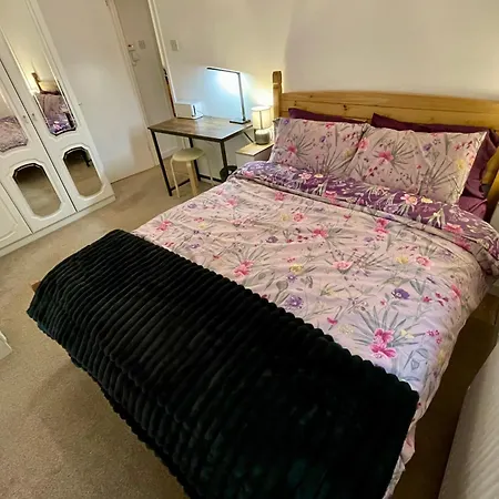 Vernon Place Town Centre, Vernon Cottage 3-Bed With Parking, 1A Vernon Court 2-Bed With Parking, 1B Studio No Parking, Off The High Street Next To Sandford Park Cheltenham Exterior photo