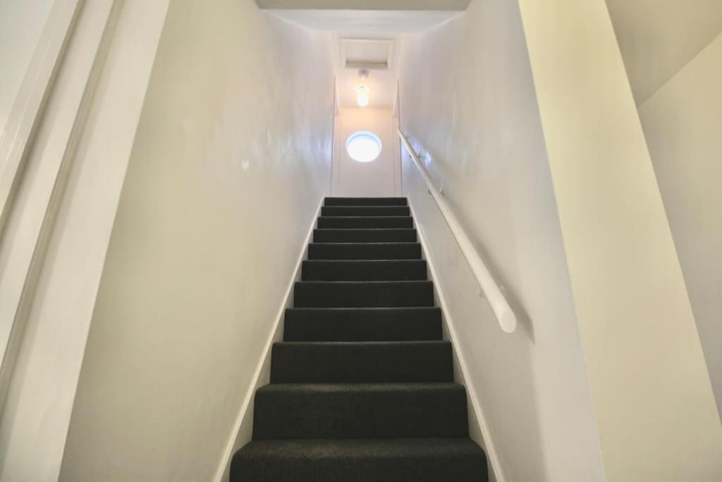 Holiday home Vernon Place Town Centre, Vernon 3-bed With Parking, 1a Vernon Court 2-bed With Parking, 1b No Parking, Off The High Street Next To Sandford Park *