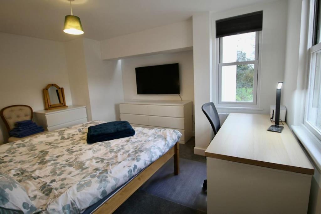 Vernon Place Town Centre, Vernon 3-bed With Parking, 1a Vernon Court 2-bed With Parking, 1b No Parking, Off The High Street Next To Sandford Park * Cheltenham